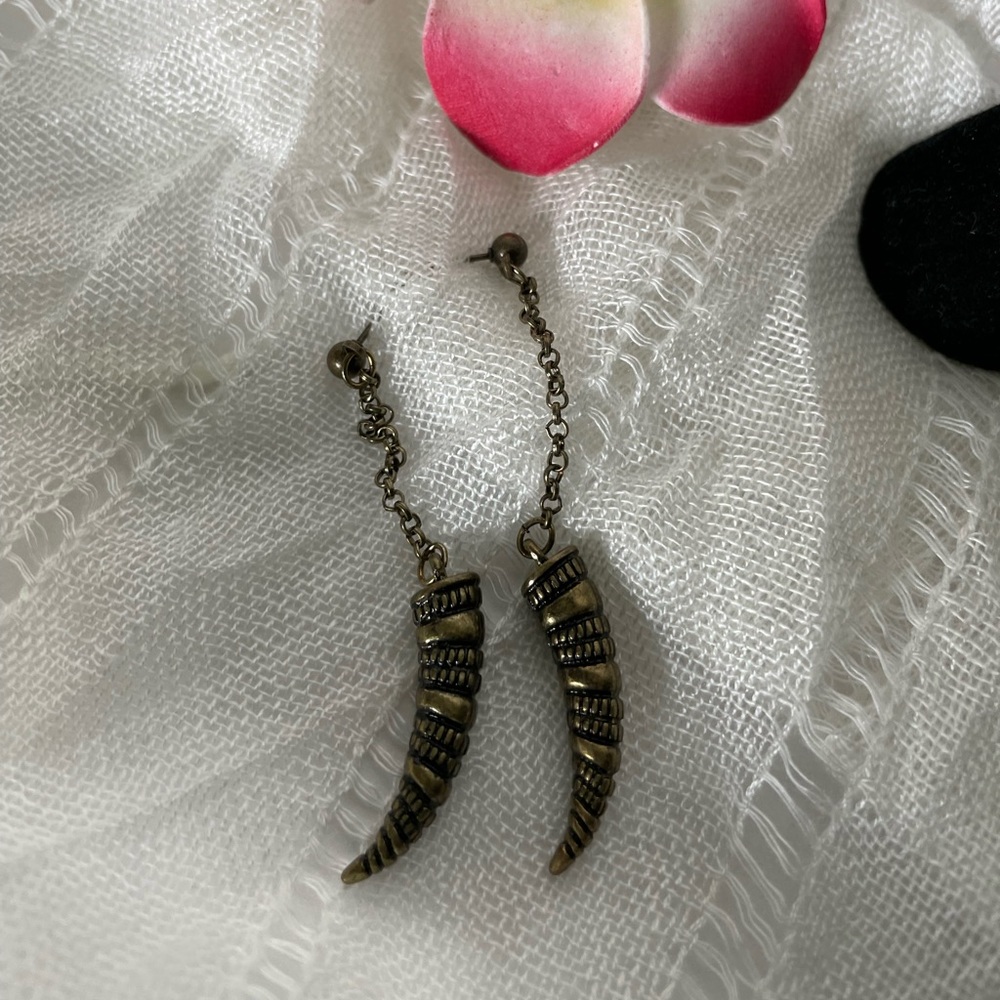 4 pairs -Gold tone horn dangling, 2 pairs rhinestone back post, silver tone clip